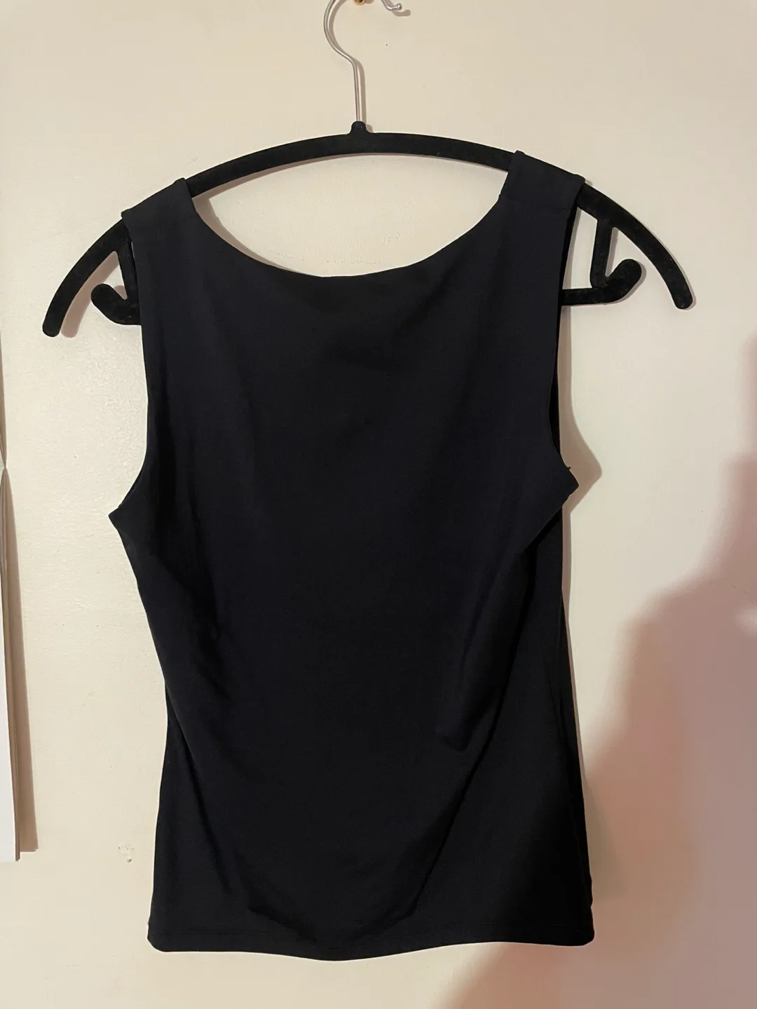 Black square neck sleeveless top, size M image indicator(2)