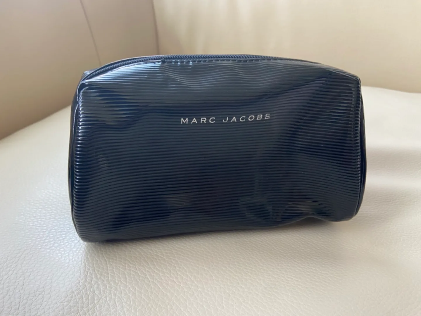 Marc Jacobs Black pouch image indicator(2)