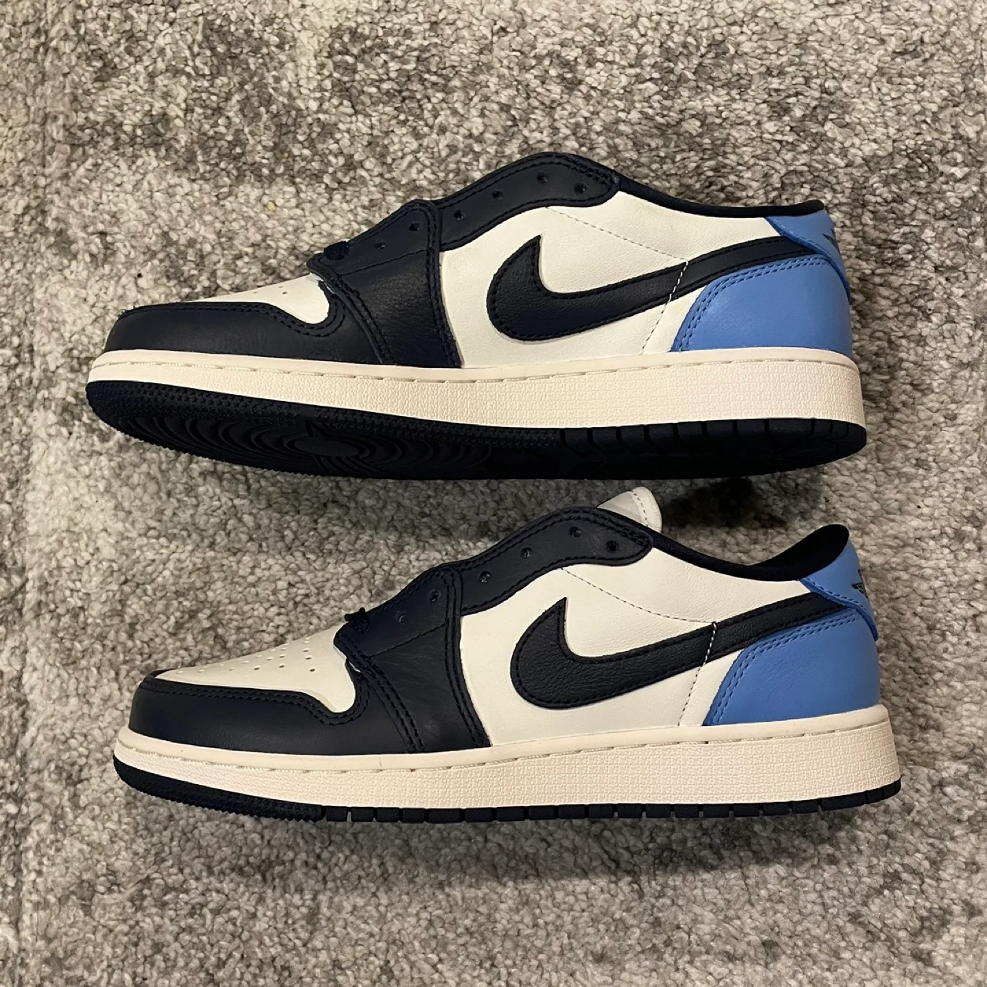 Air Jordan 1 Low Retro OG “Obsidian” image indicator(3)