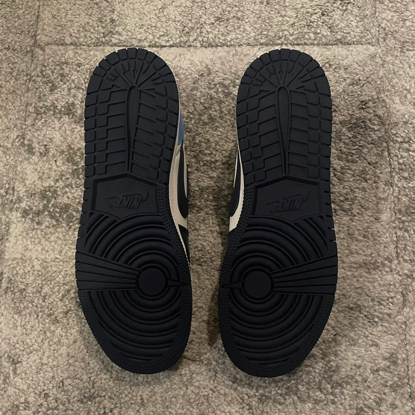 Air Jordan 1 Low Retro OG “Obsidian” image indicator(6)