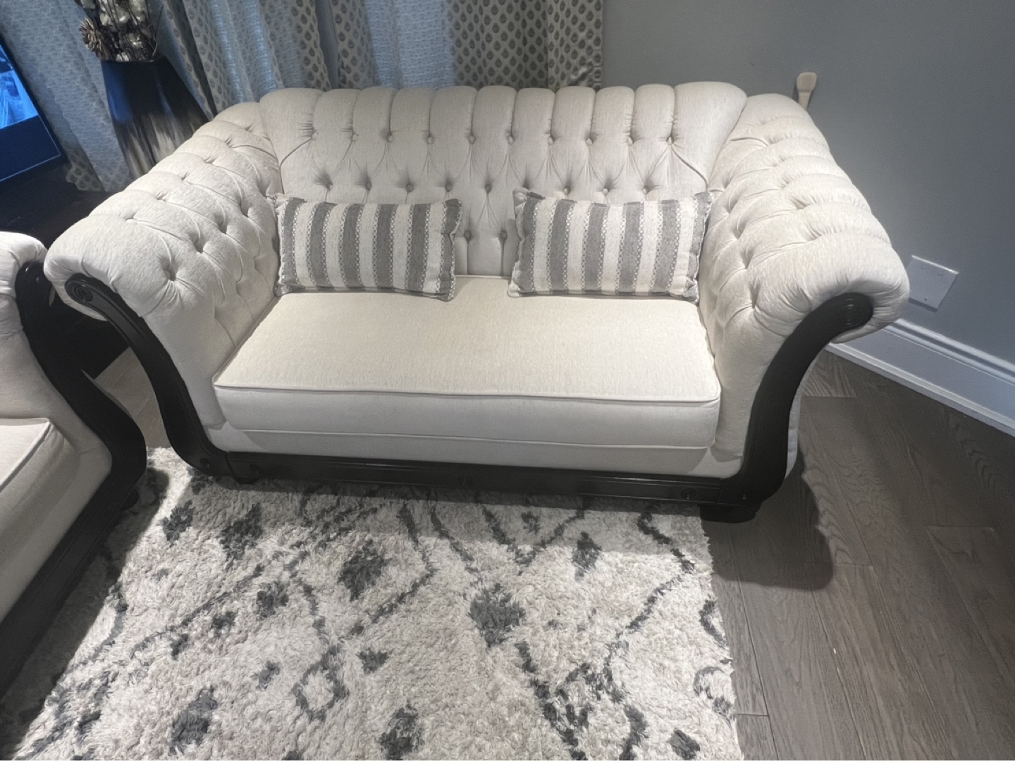 Elegant Off-White Sofa Set - photo 2
