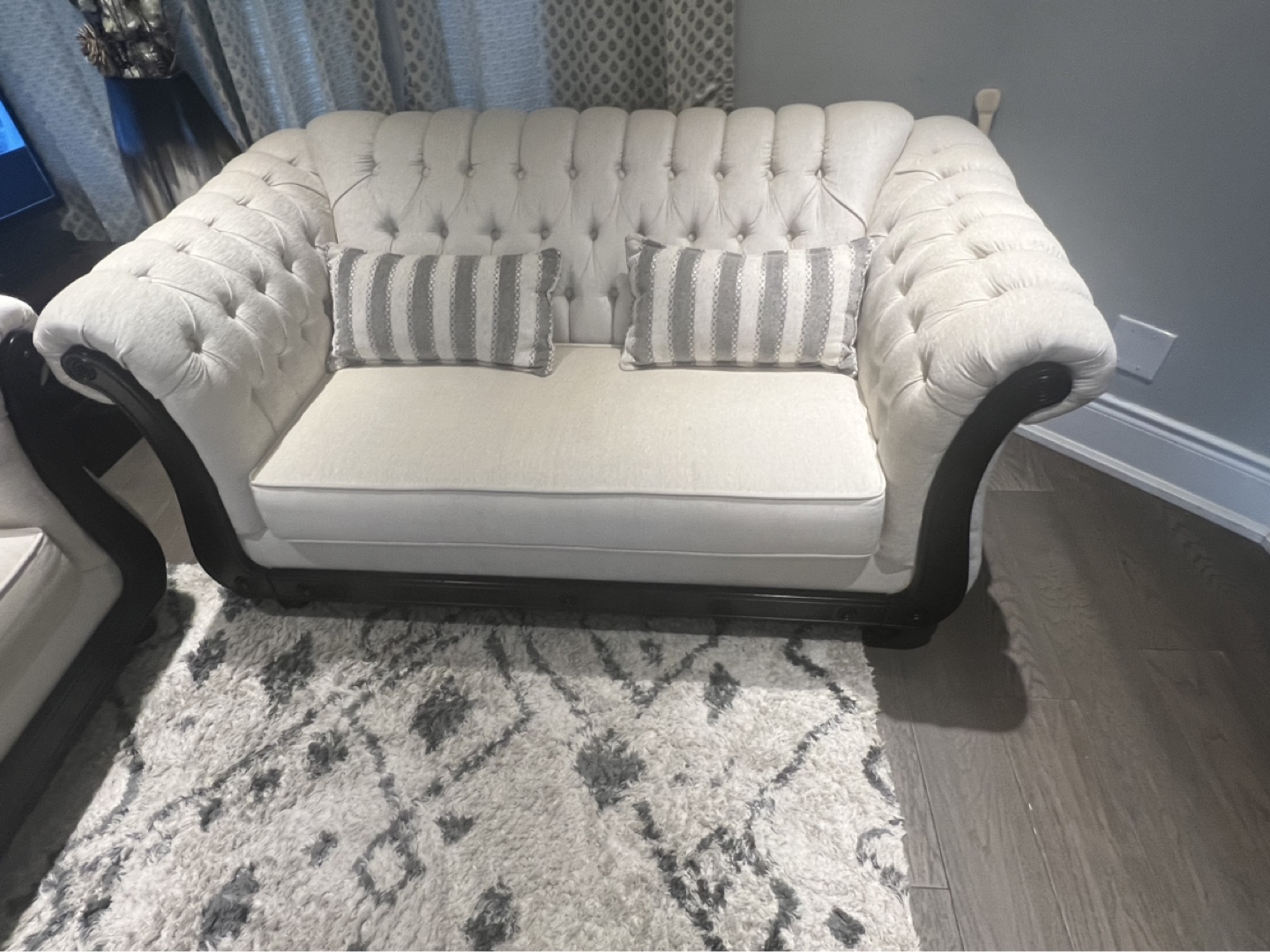 Elegant Off-White Sofa Set - photo 3