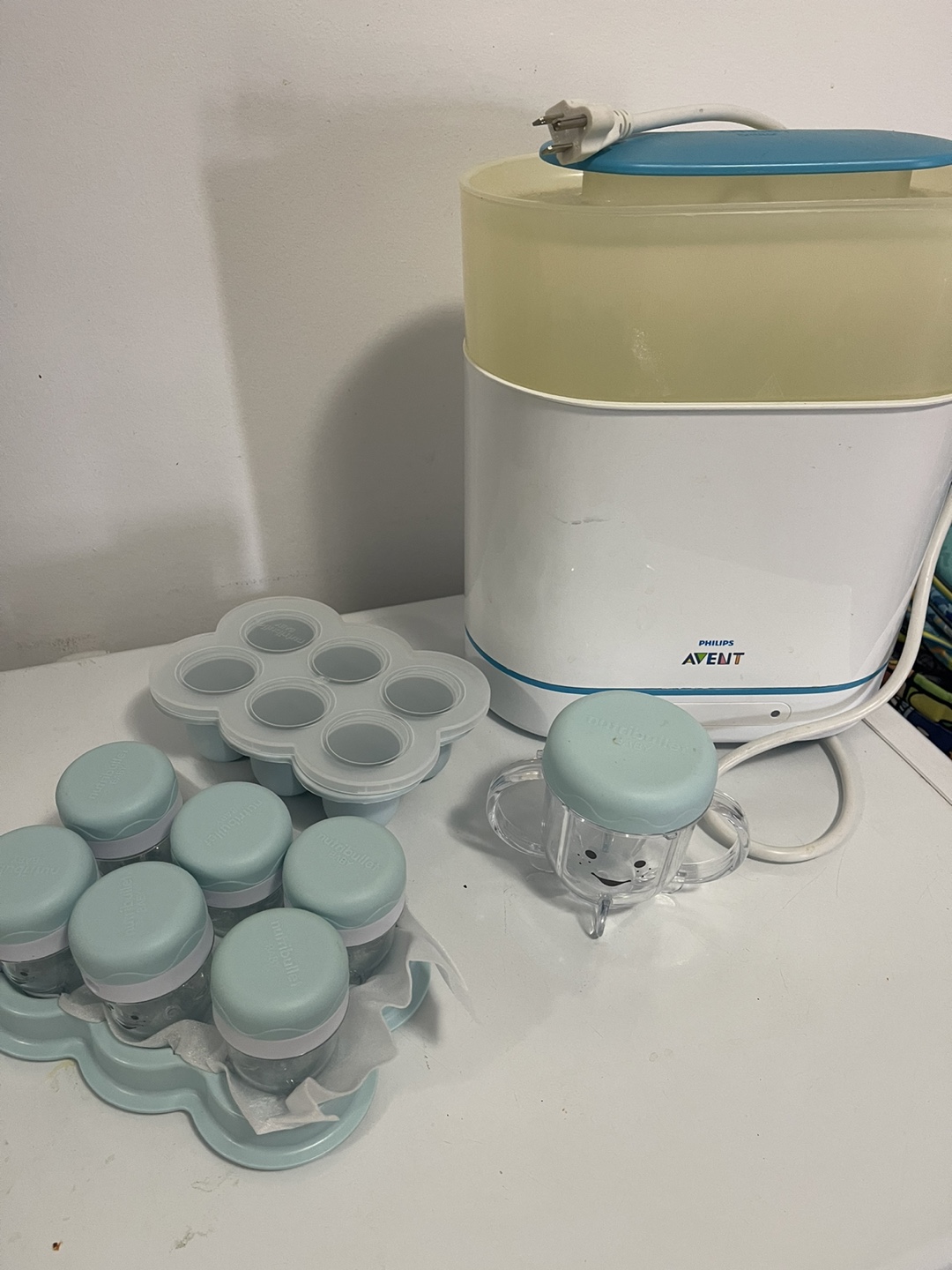 Philips Avent Baby Bottle Sterilizer and Feeding Set