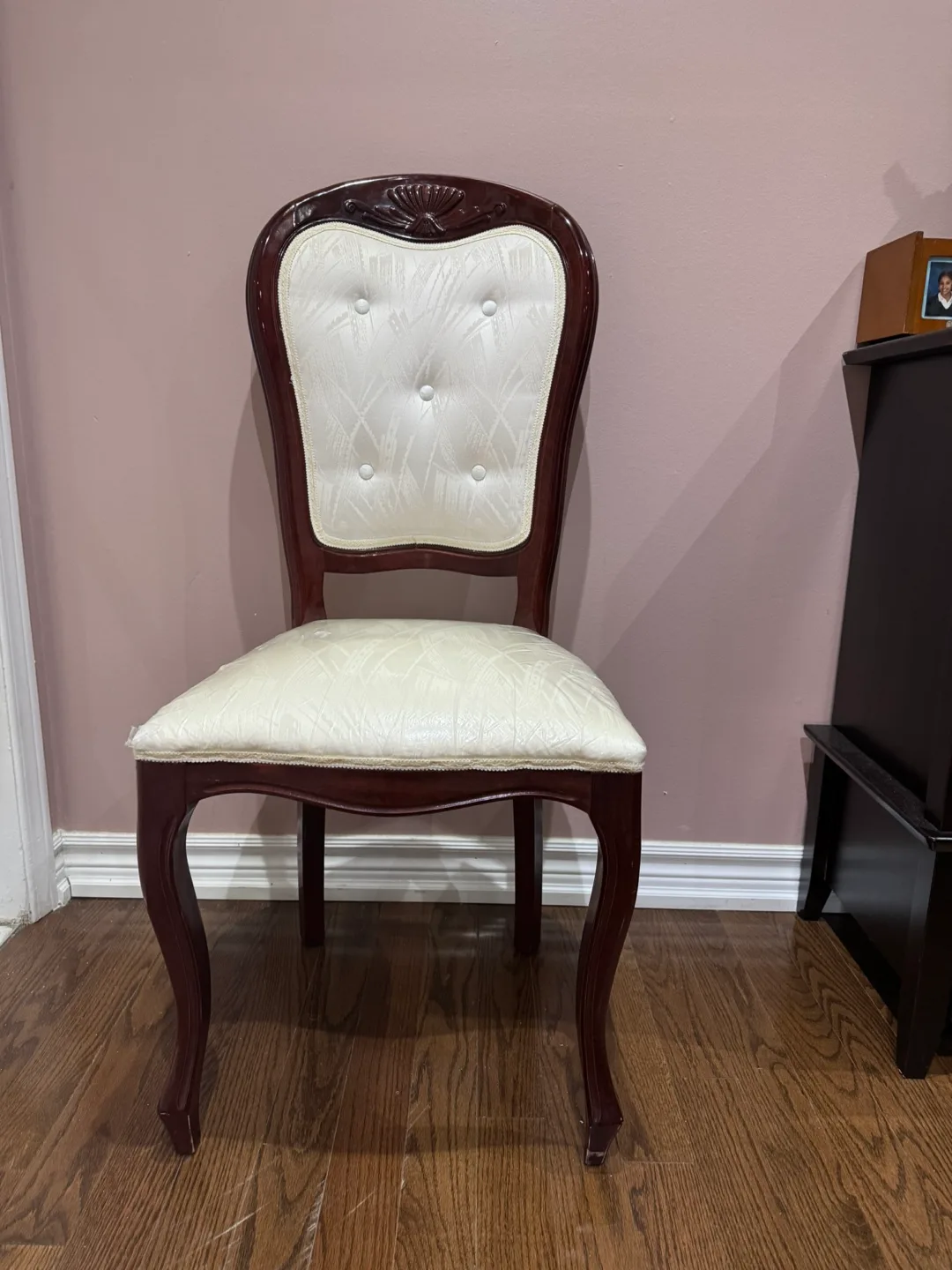 Elegant Dining Set: Table, 6 Chairs, and China Cabinet image indicator(7)