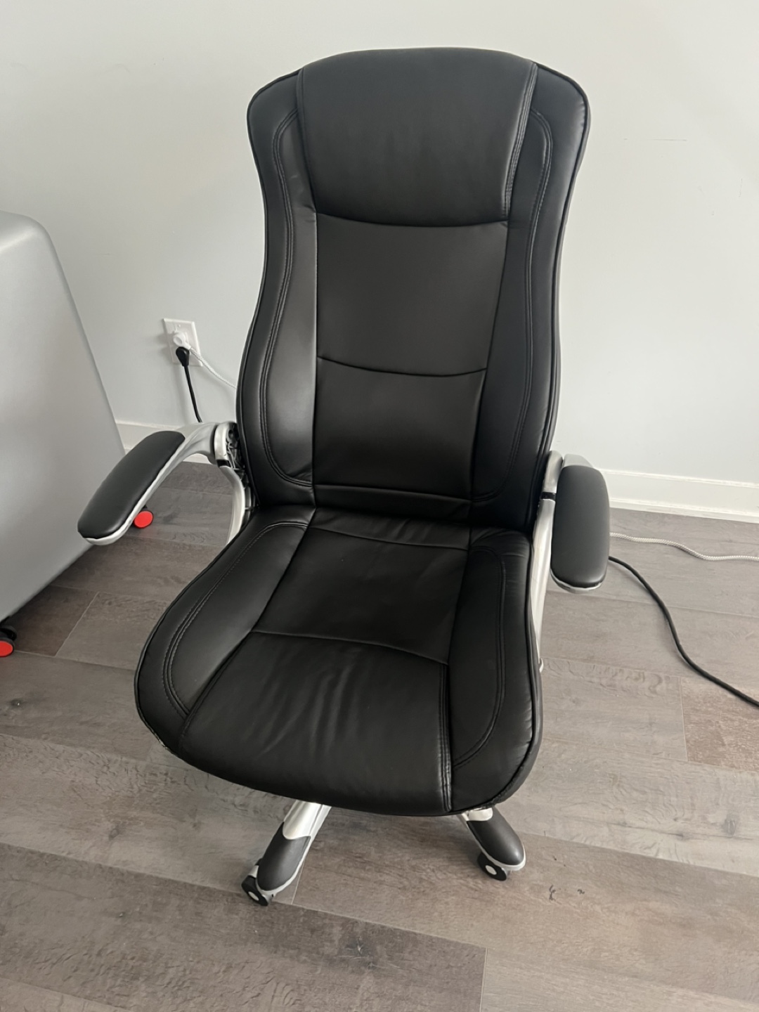 Black Leather Executive Office Chair - photo 2