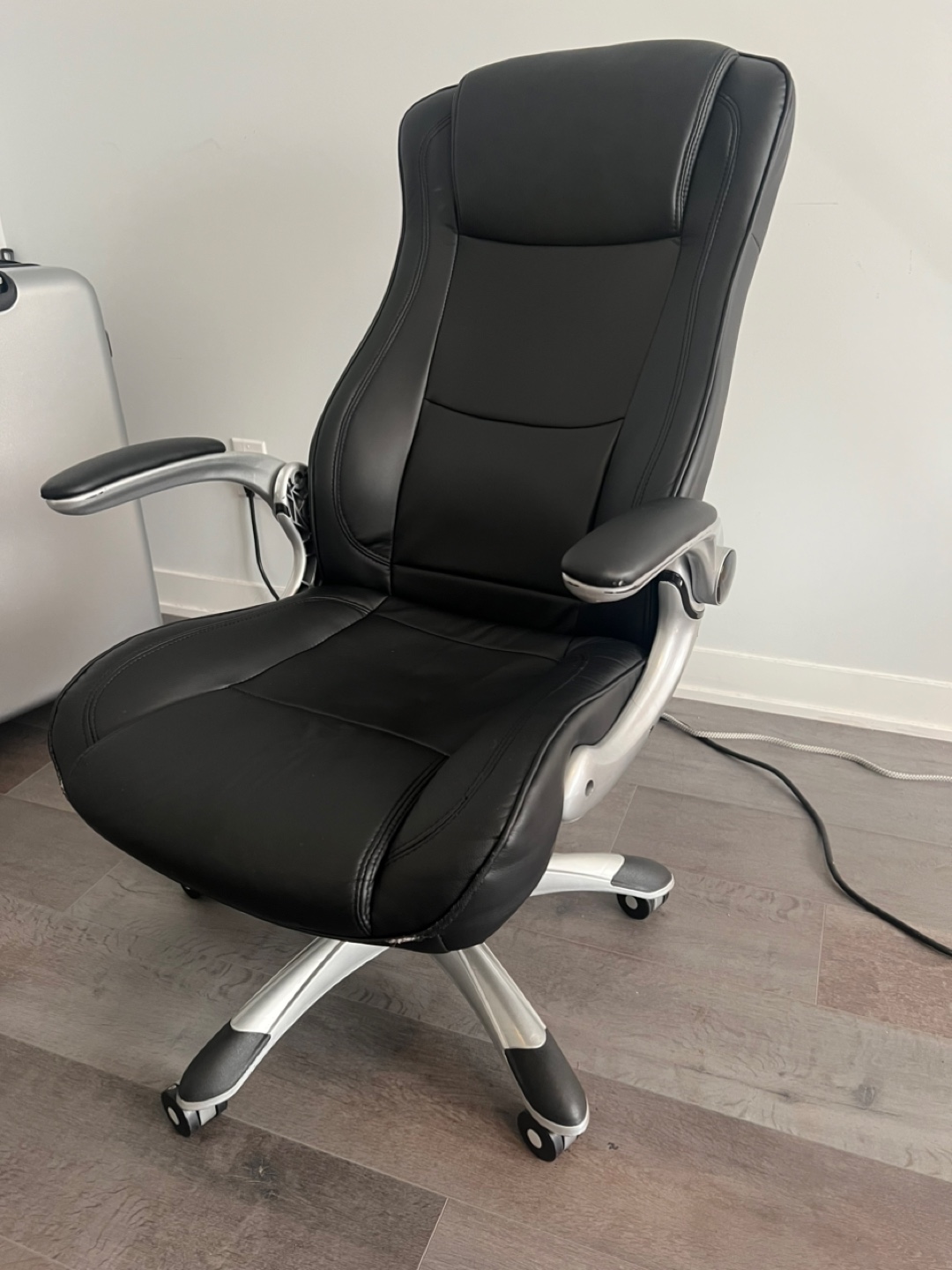 Black Leather Executive Office Chair - photo 3