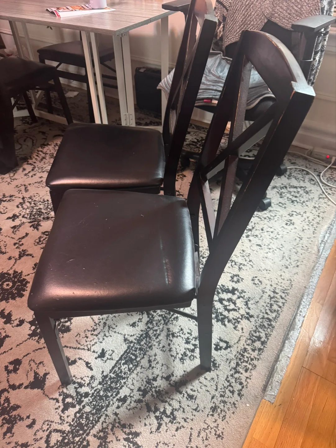 Free Dining Chairs image indicator(2)
