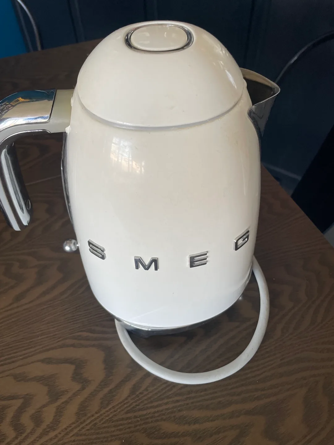 SMEG Electric Kettle - White - read ad image indicator(5)