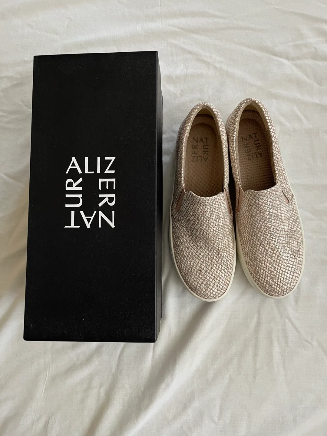 Naturalizer Women's Slip-On Sneakers image indicator(2)