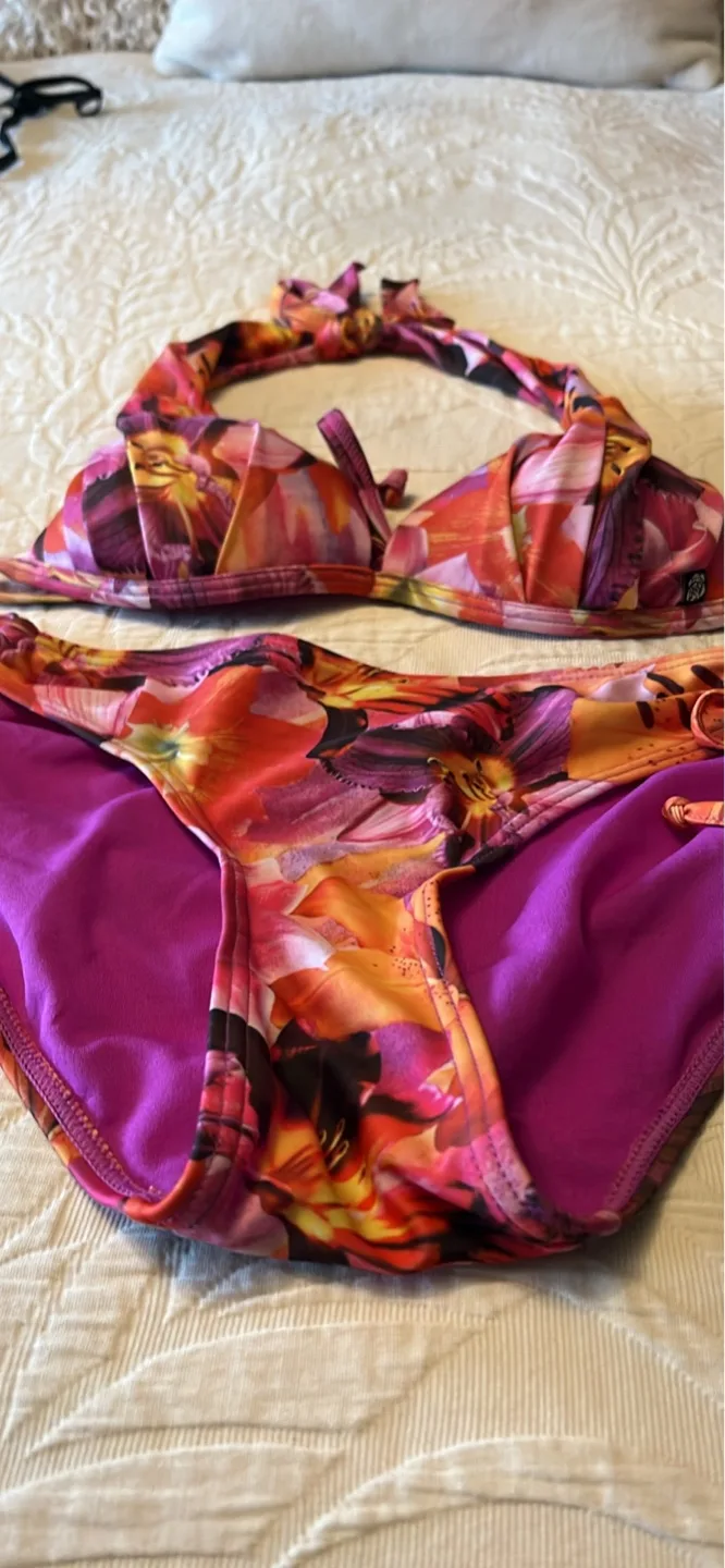 Women's Floral Bikini Swimsuit image indicator(2)