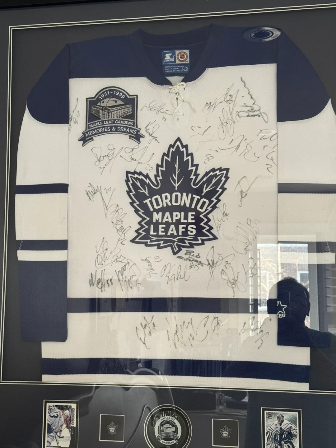 Framed Toronto Maple Leafs Jersey with Signatures thumbnail