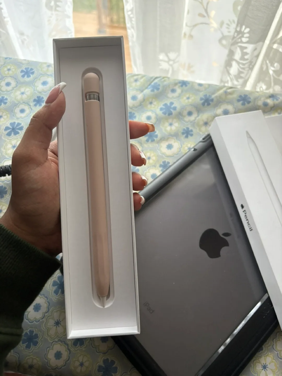 Apple Pencil [comes in box] image indicator(2)