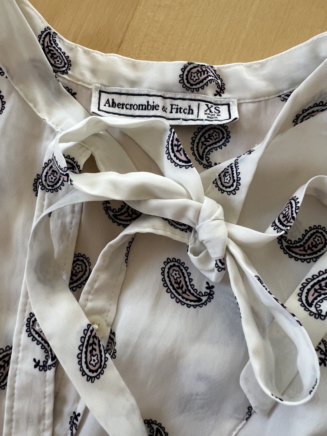 Abercrombie & Fitch White Paisley Blouse - Size XS (fits S) - photo 3
