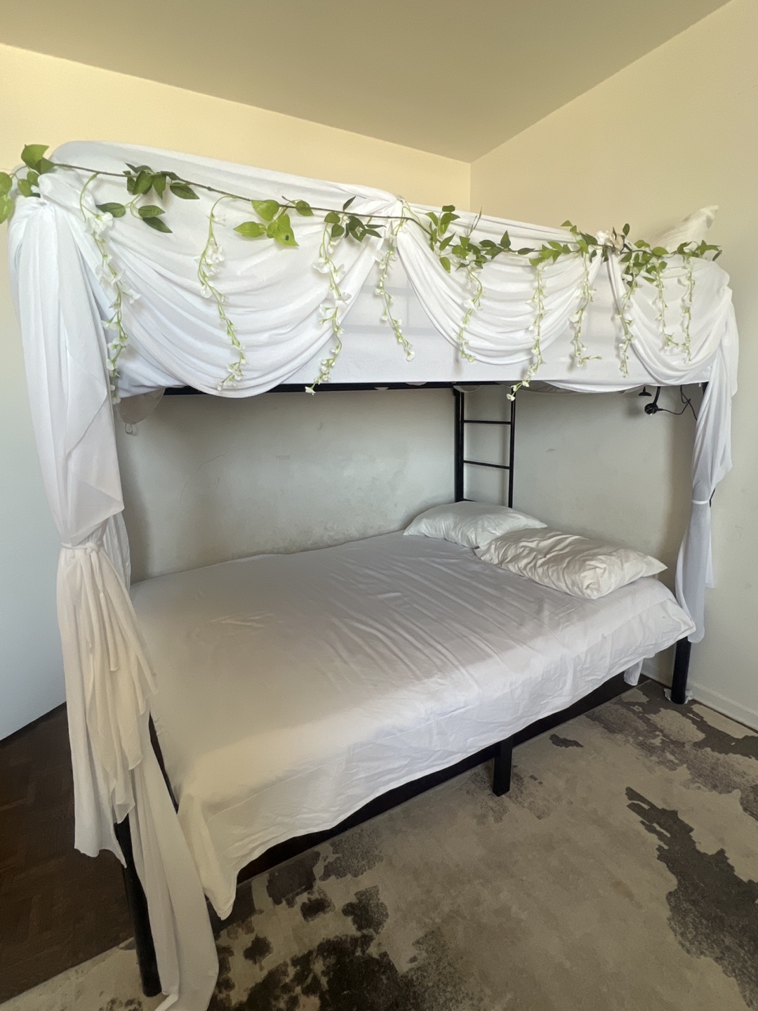 Metal bunk bed
