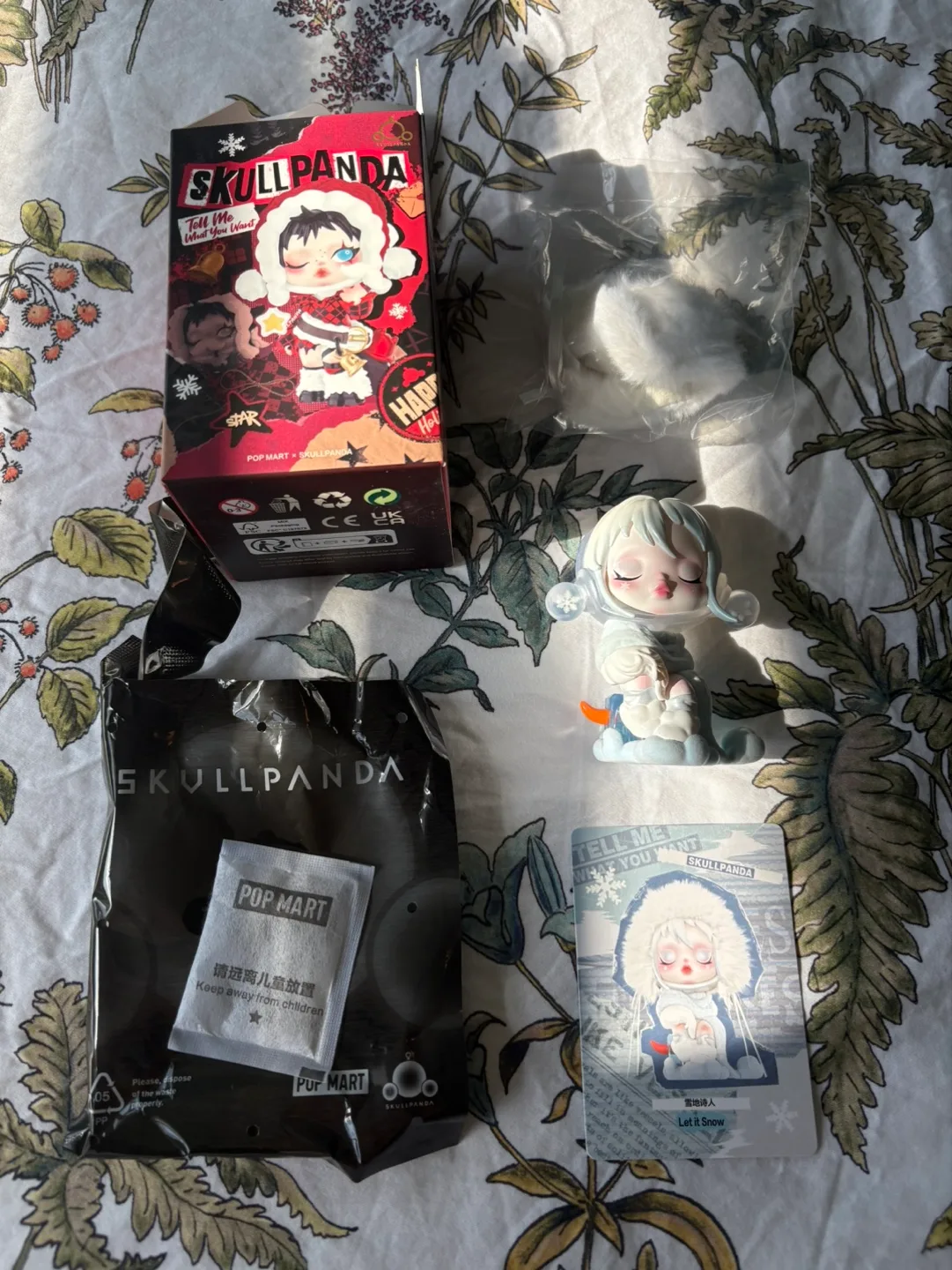 POP MART SKULLPANDA Tell Me What You Want Series Let it Snow image indicator(2)