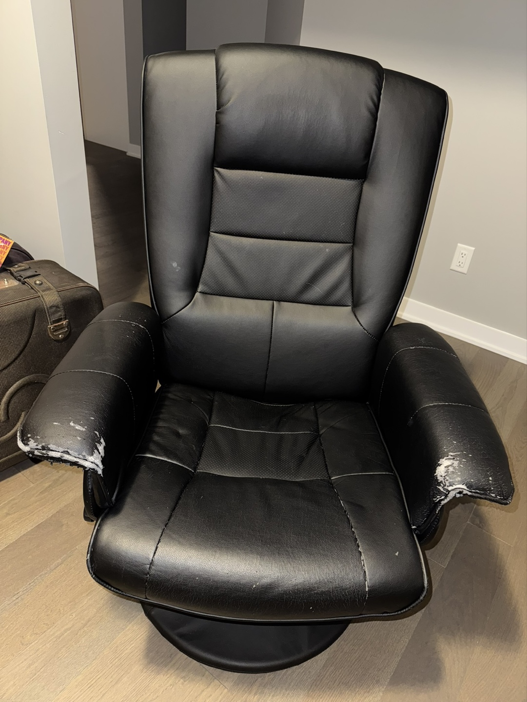 Black Recliner Chair - photo 4