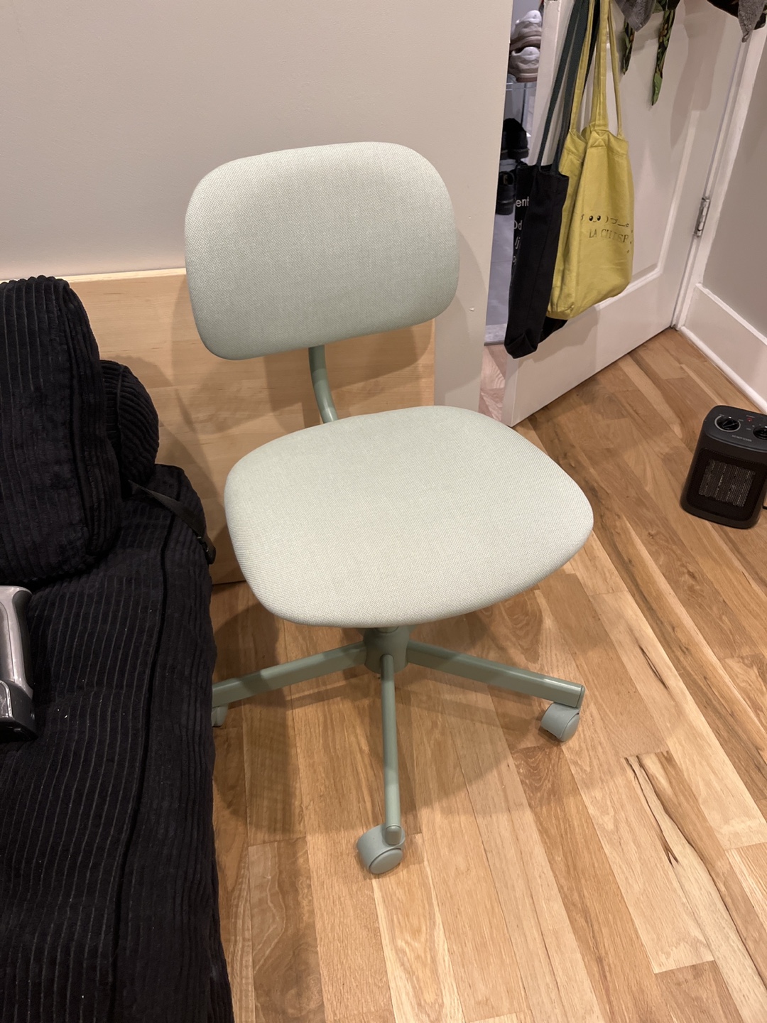 Light Green Rolling Office Chair