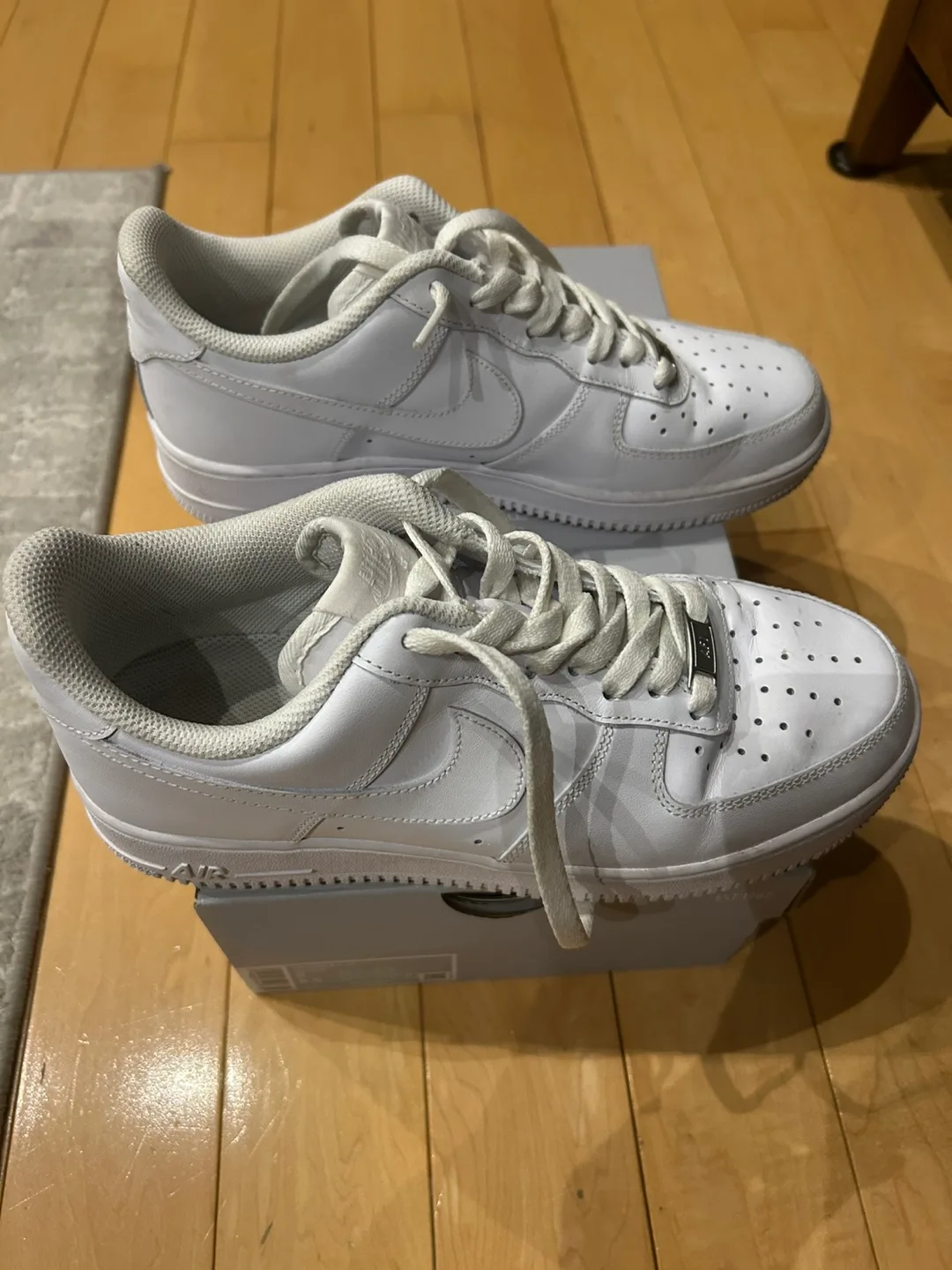 Nike Air Force 1 ‘07 shoes - Size 8 image indicator(3)