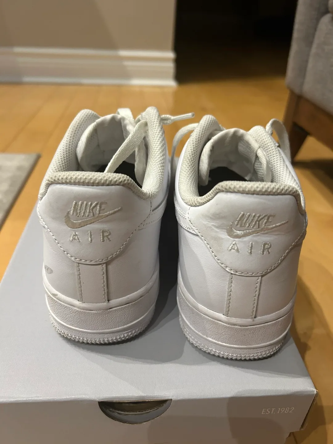Nike Air Force 1 ‘07 shoes - Size 8 image indicator(2)