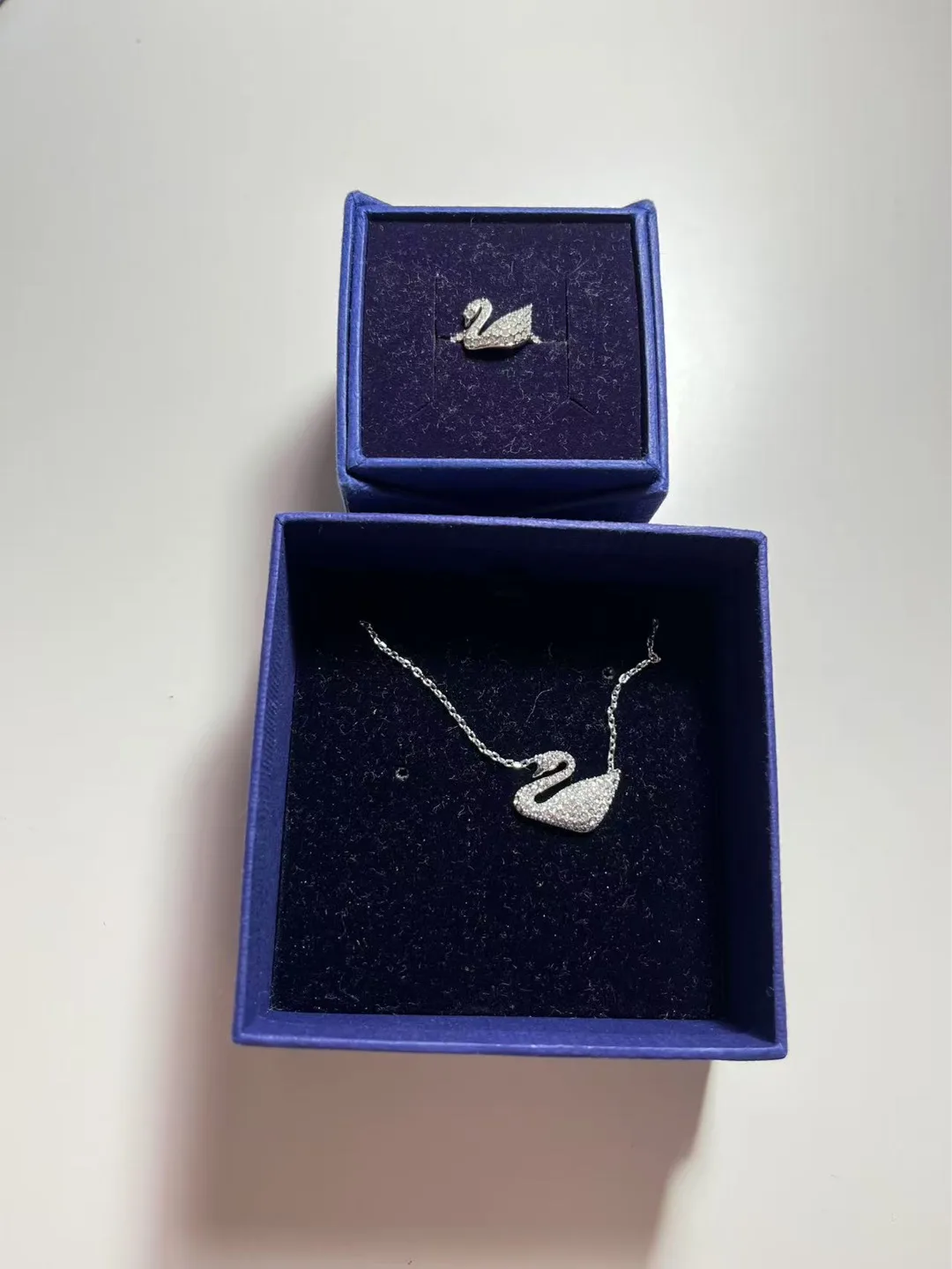 Swarovski Swan Ring and Necklace Set thumbnail