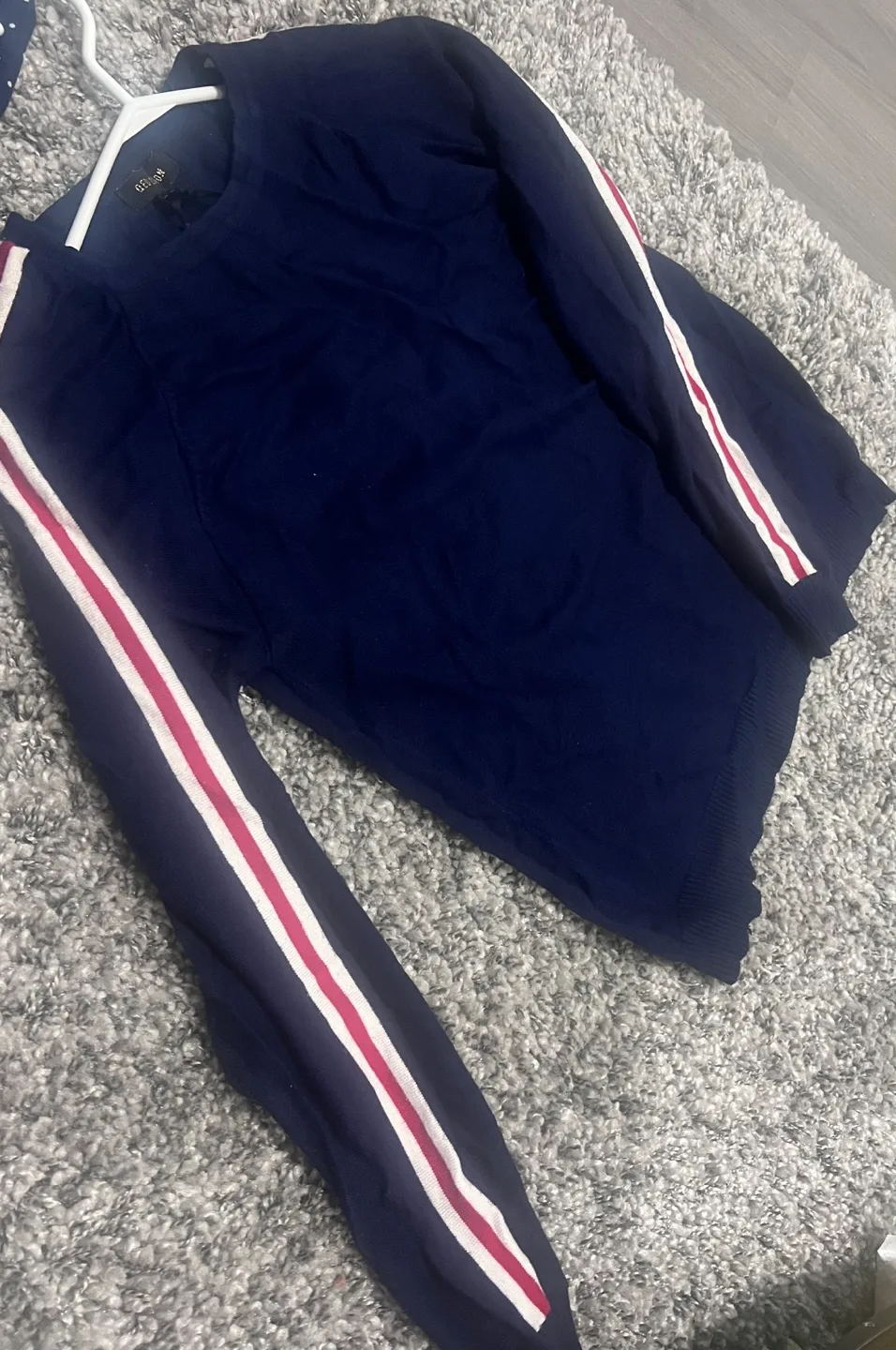 Declutter sales - Navy blue sweater with red and white stripes image indicator(2)