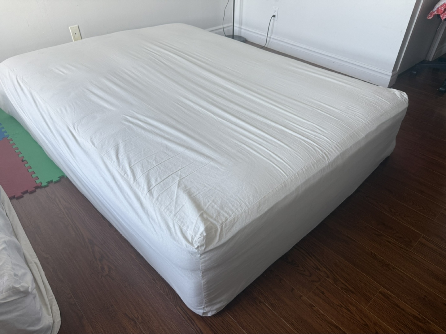 Twin and queen Mattress with protector - photo 5