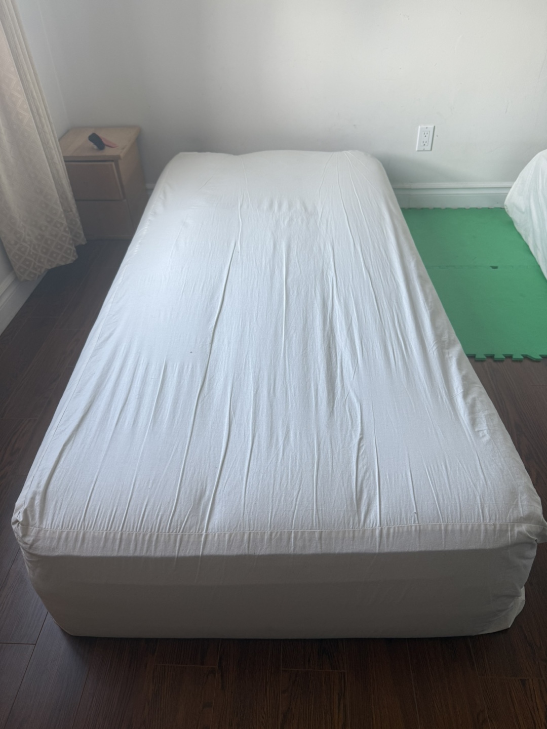 Twin and queen Mattress with protector