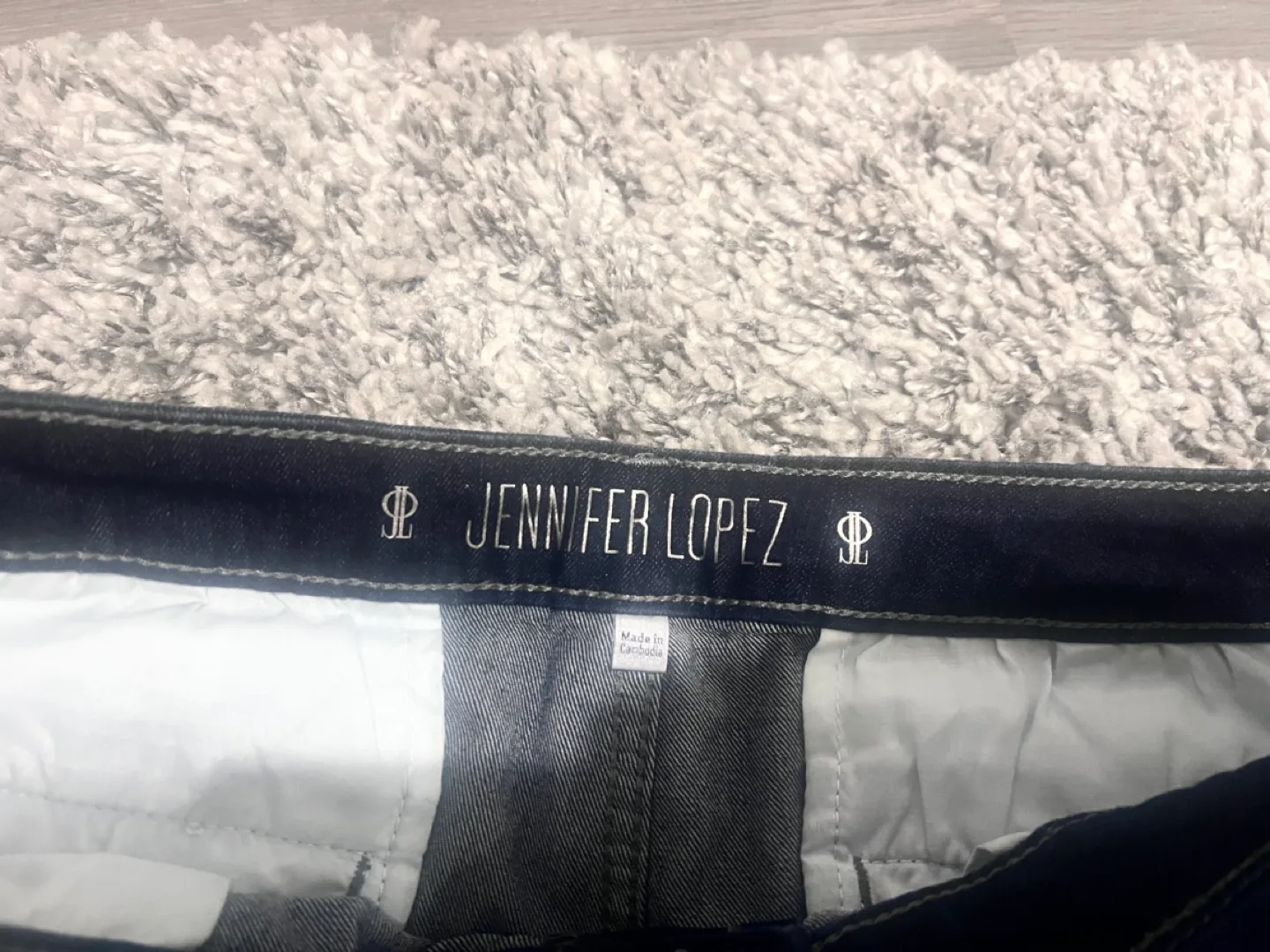 Jennifer Lopez Dark Wash Denim Shorts image indicator(2)