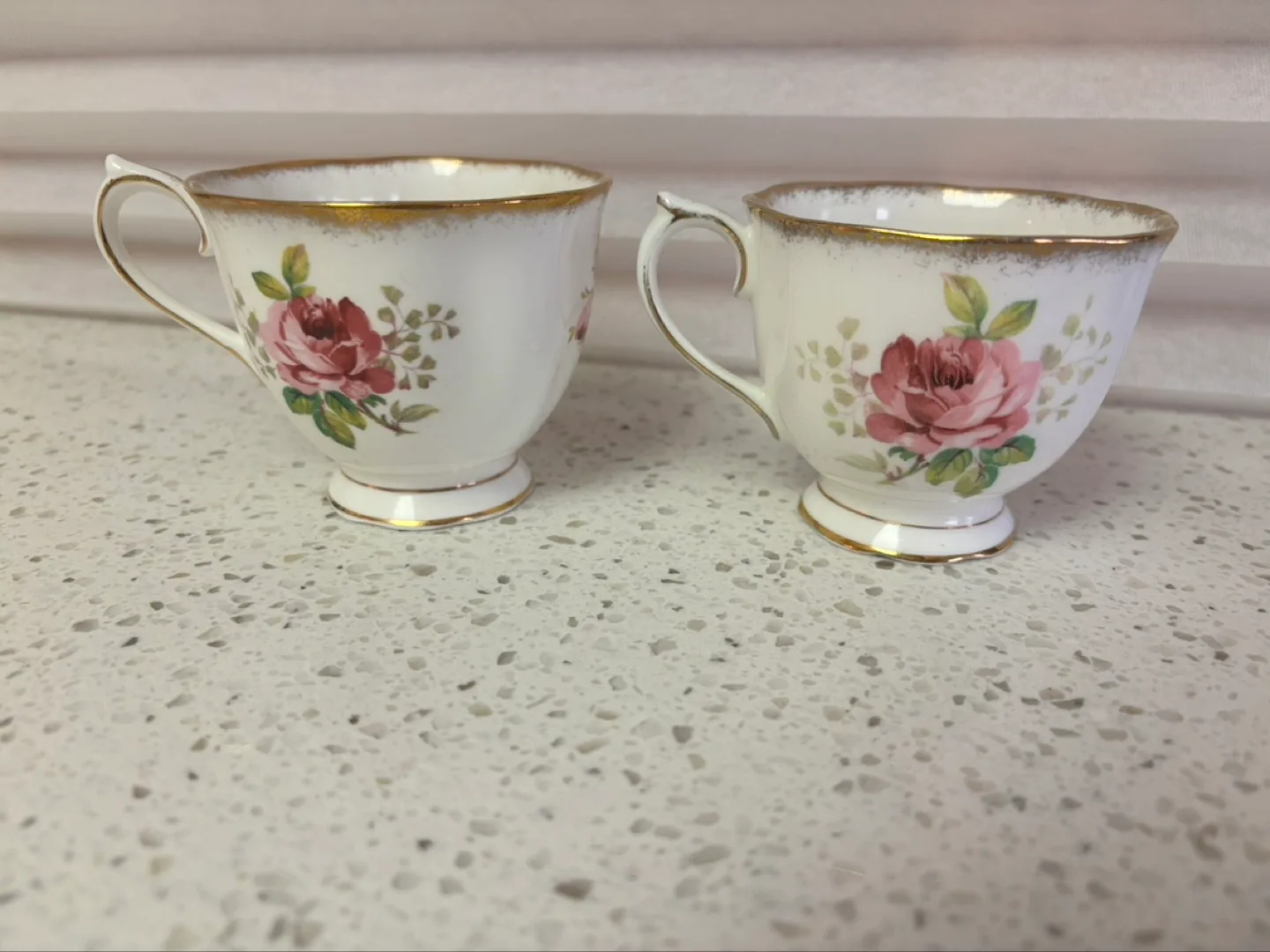 Pair of Royal Albert American Beauty Teacups and Saucers image indicator(3)