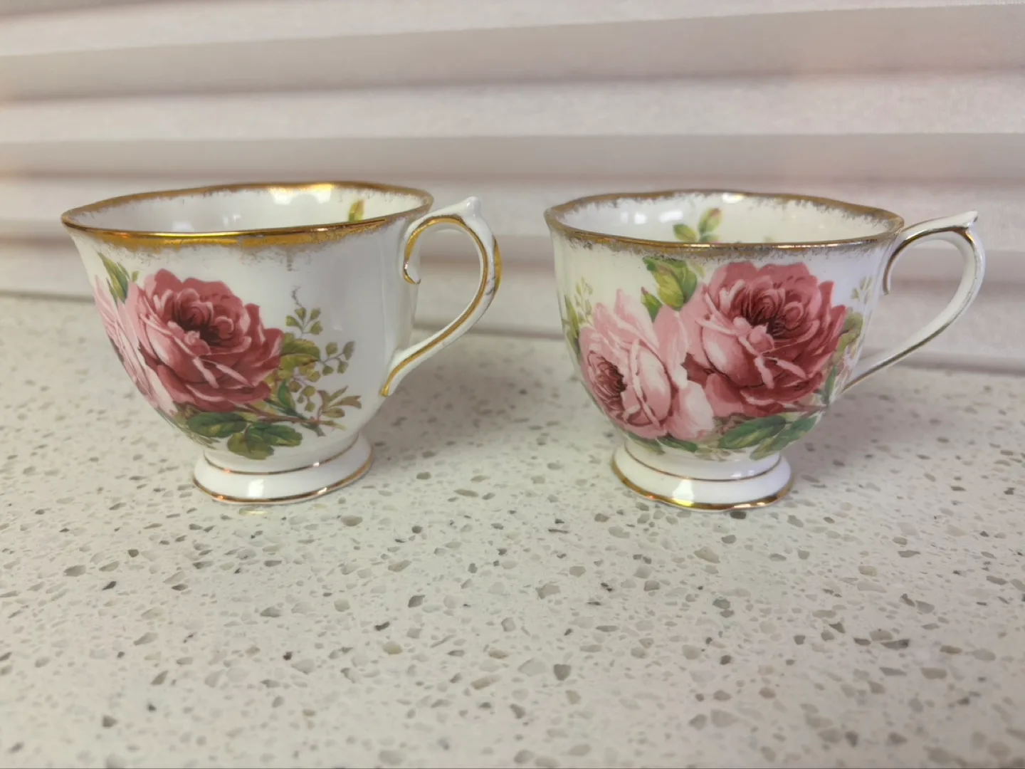 Pair of Royal Albert American Beauty Teacups and Saucers image indicator(2)