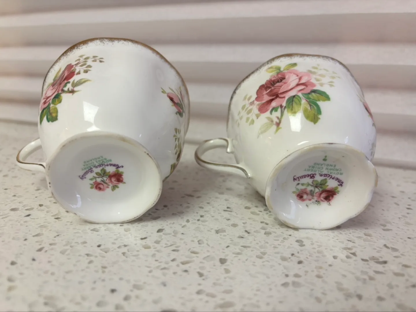 Pair of Royal Albert American Beauty Teacups and Saucers image indicator(6)