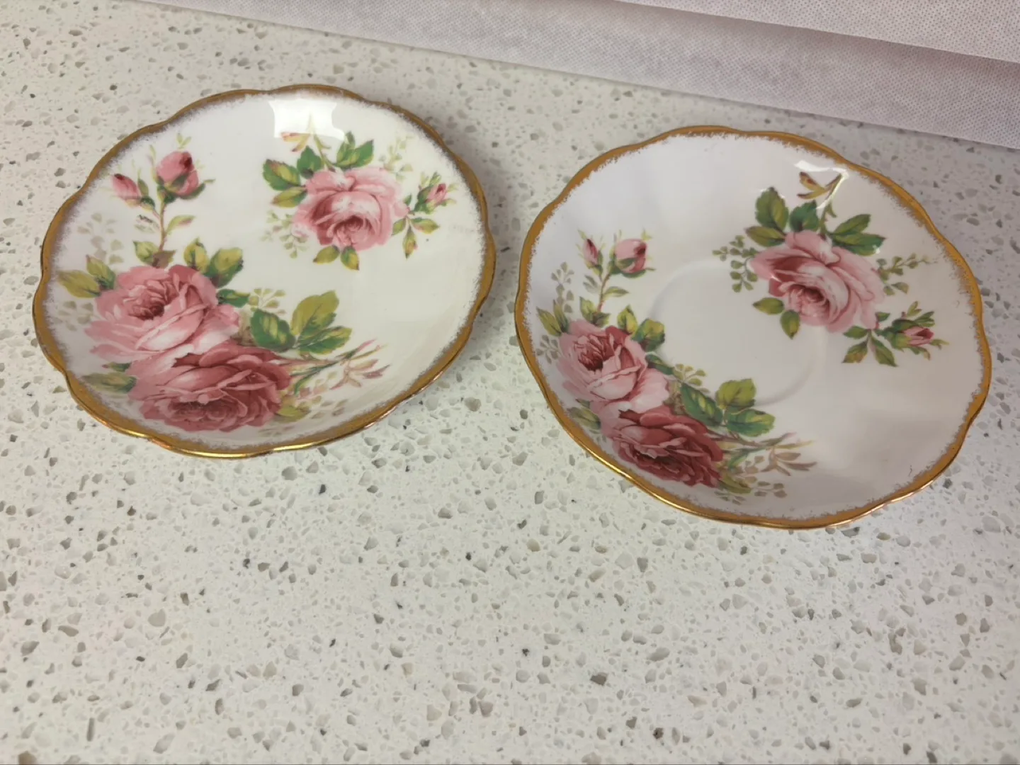 Pair of Royal Albert American Beauty Teacups and Saucers image indicator(5)
