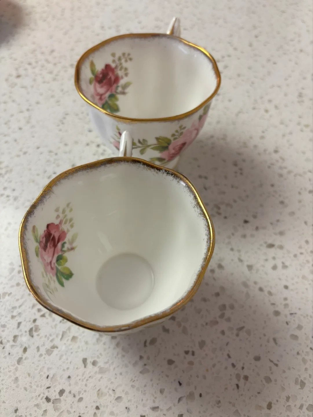 Pair of Royal Albert American Beauty Teacups and Saucers image indicator(7)