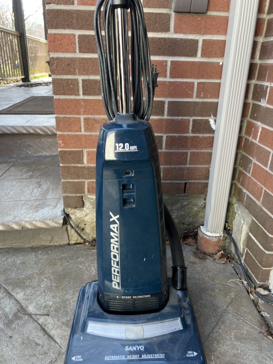 Sanyo PerfomMax 12.0 Amps Upright Vacuum Cleaner