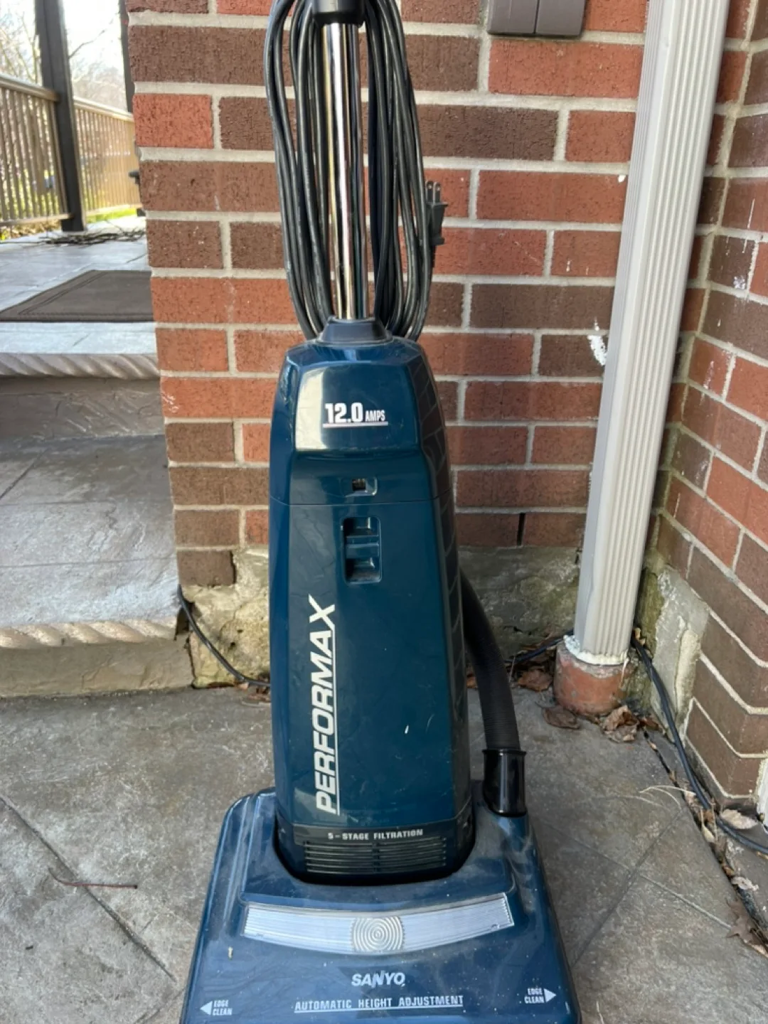 Sanyo PerfomMax 12.0 Amps Upright Vacuum Cleaner thumbnail