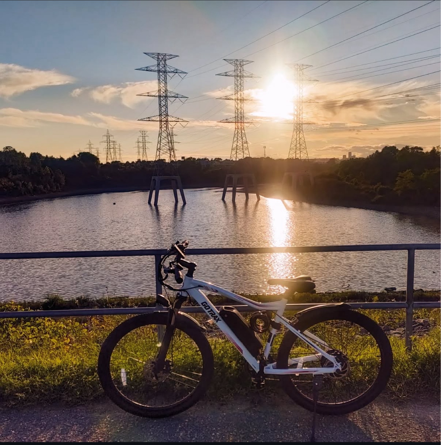 Gotrax EBE3 Electric Bike (Free Items)