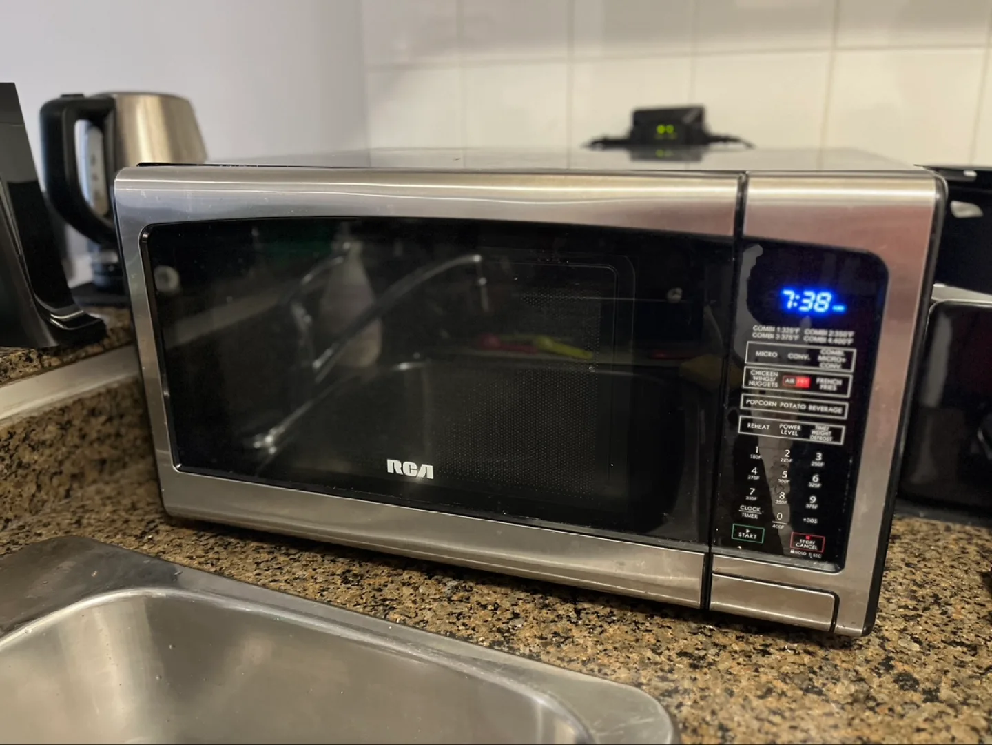 RCA 1.2 cu ft Microwave with Air Fryer & Convection thumbnail