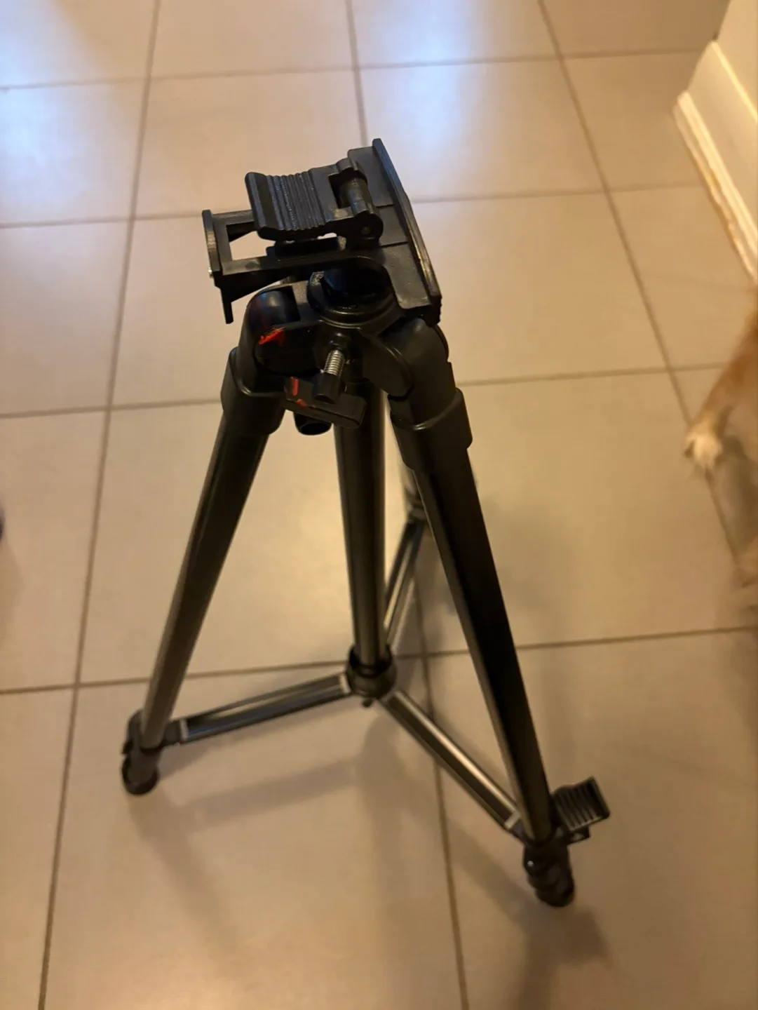 Portable Tripod Stand image indicator(2)