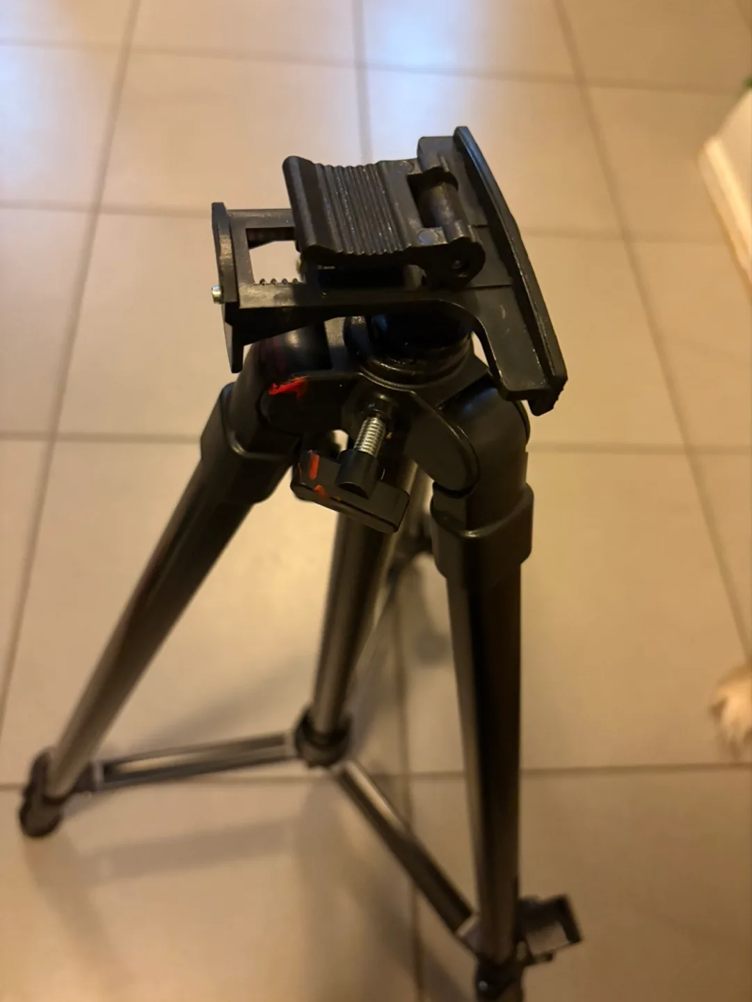 Portable Tripod Stand image indicator(3)