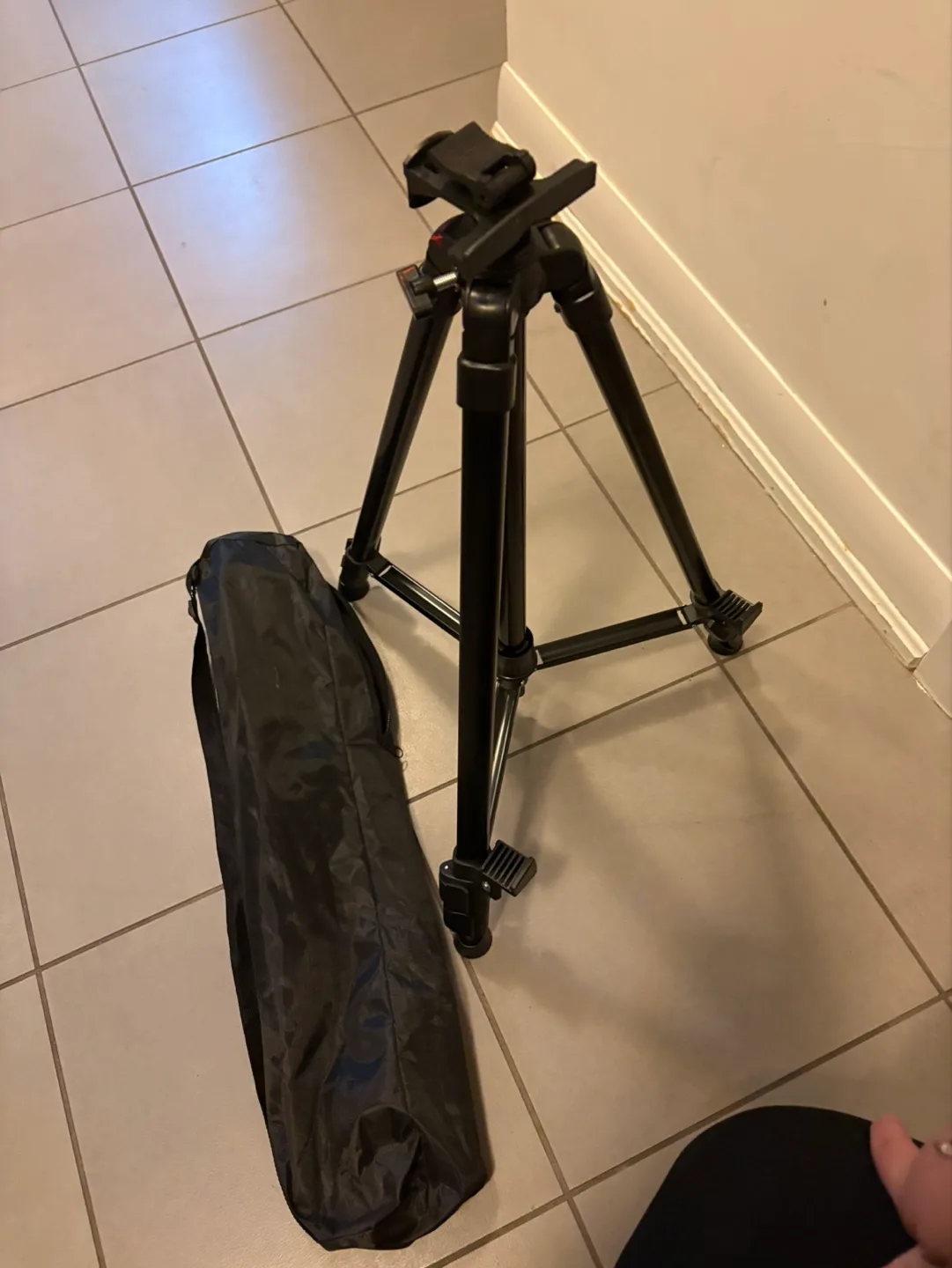 Portable Tripod Stand image indicator(5)