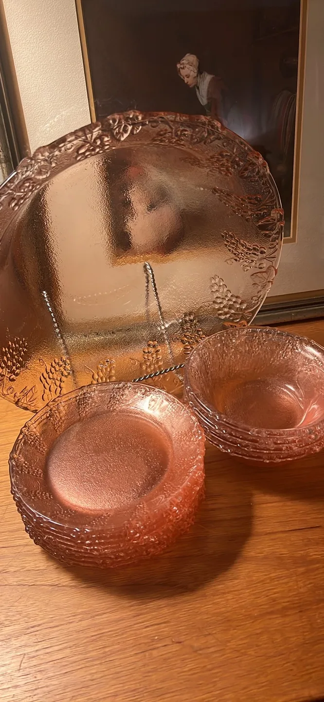 Vintage Pink Depression Glass Grape Serving Set thumbnail