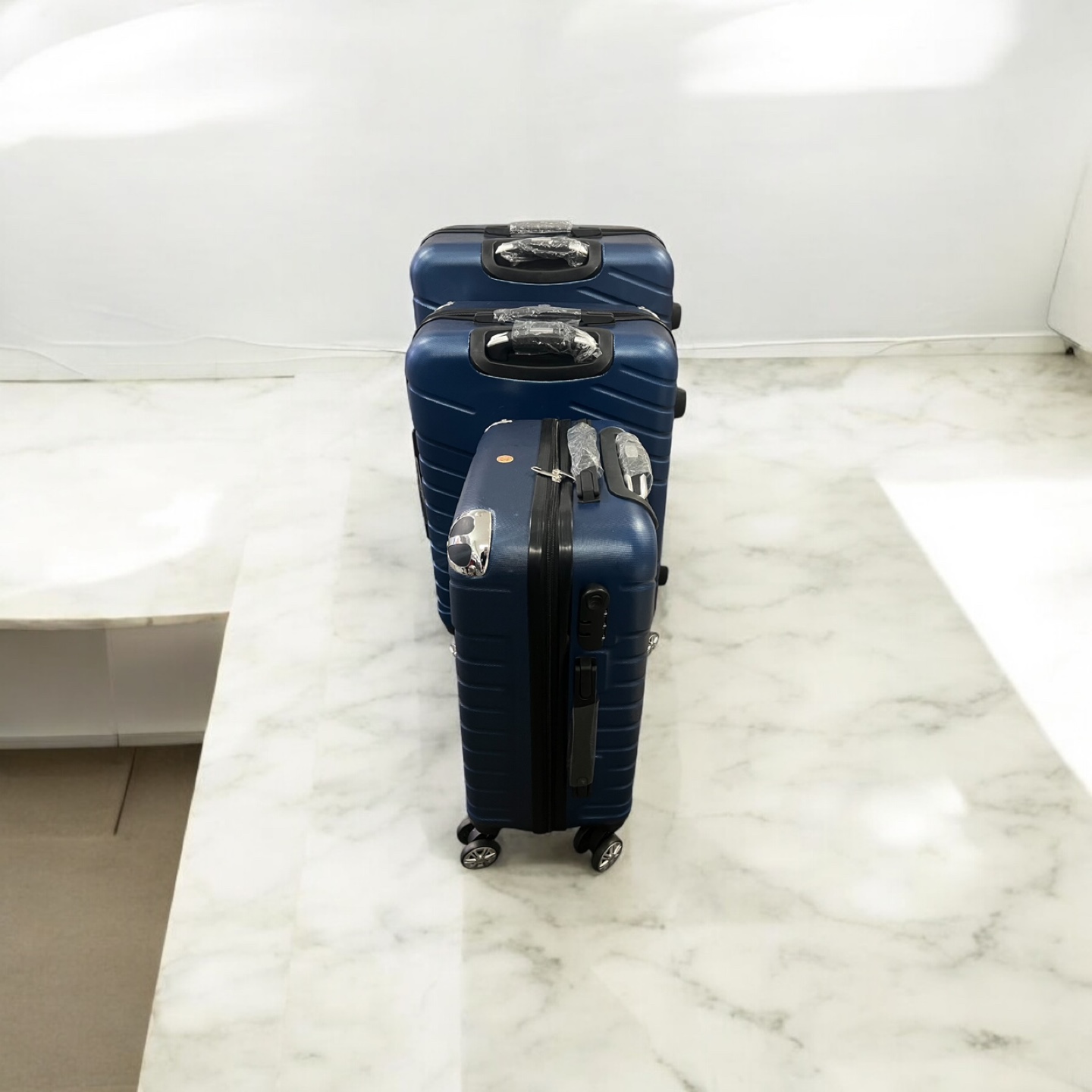 3-Piece Luggage Set - 28", 24", 20" - Dark Blue - photo 2