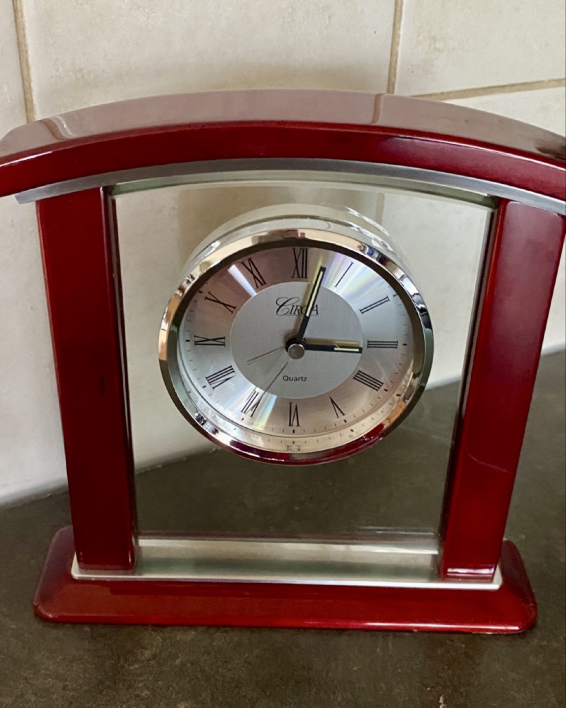 💚 Elegant Red Wooden and Glass Desk Clock