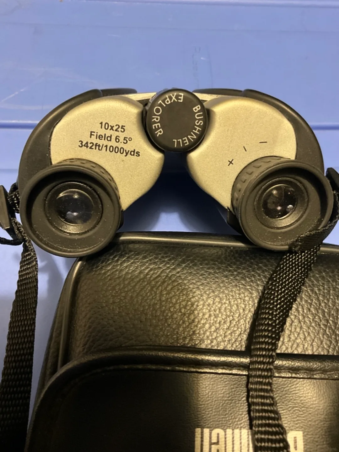 Bushnell Explorer 10x25 Binoculars with Case image indicator(3)