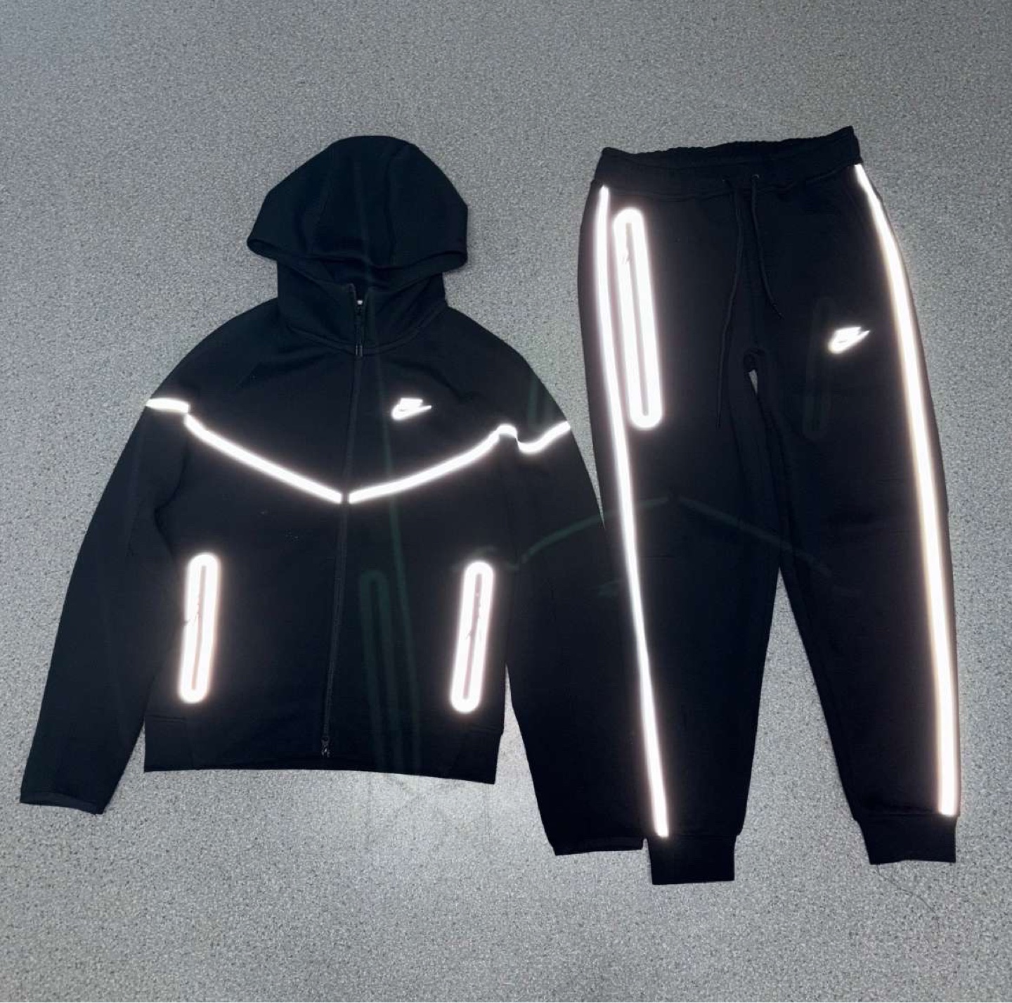 nike reflective tech fleece