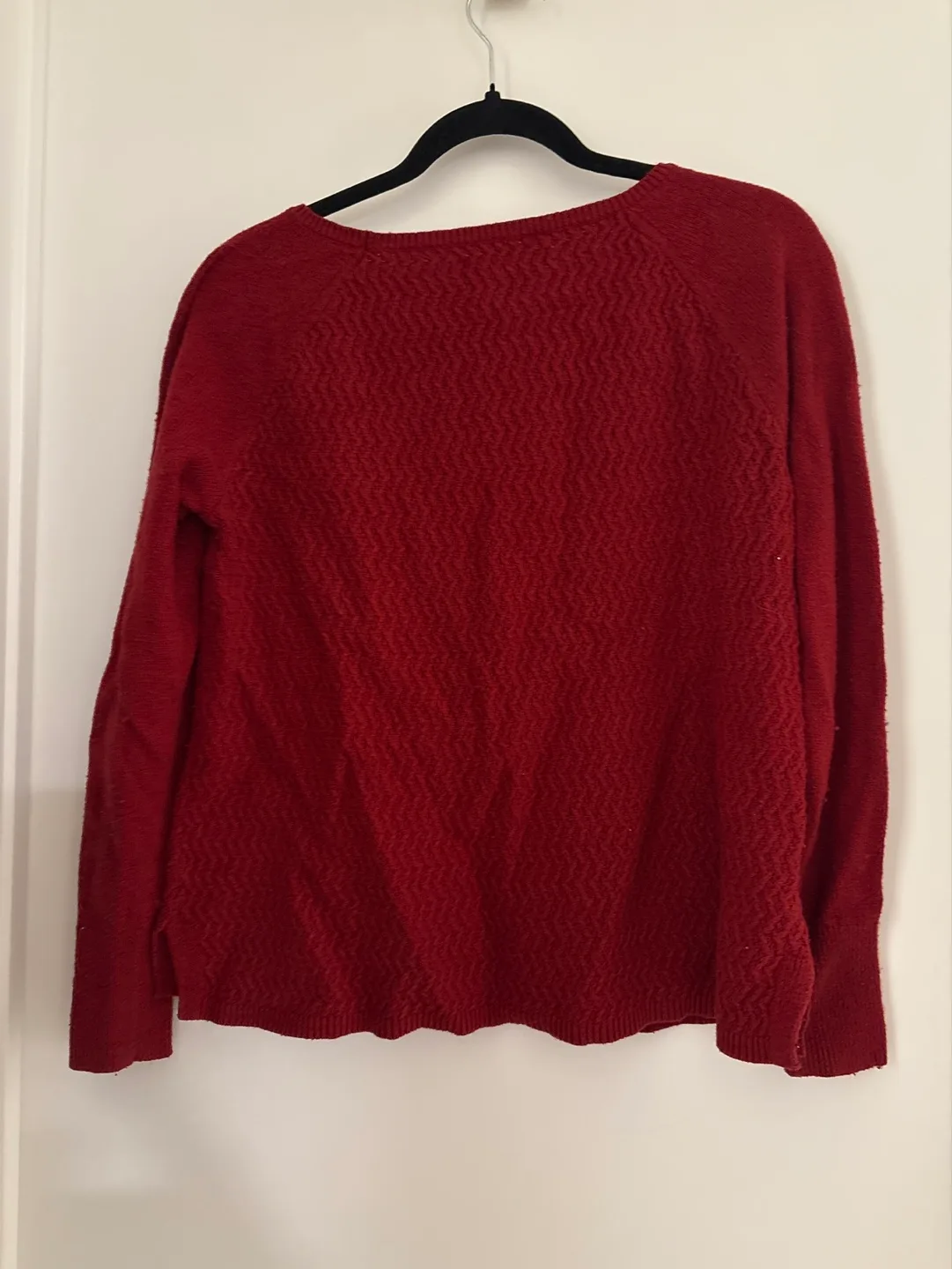 LOFT Women's Red Knit Sweater - Size M 💚 image indicator(2)