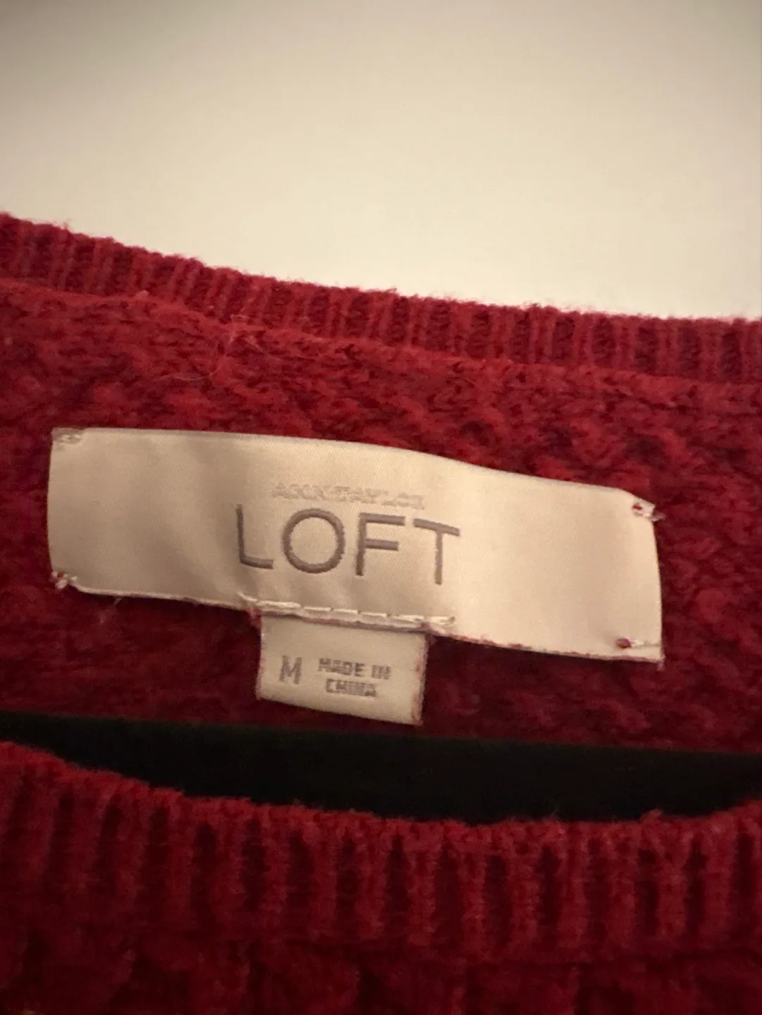 LOFT Women's Red Knit Sweater - Size M 💚 image indicator(3)