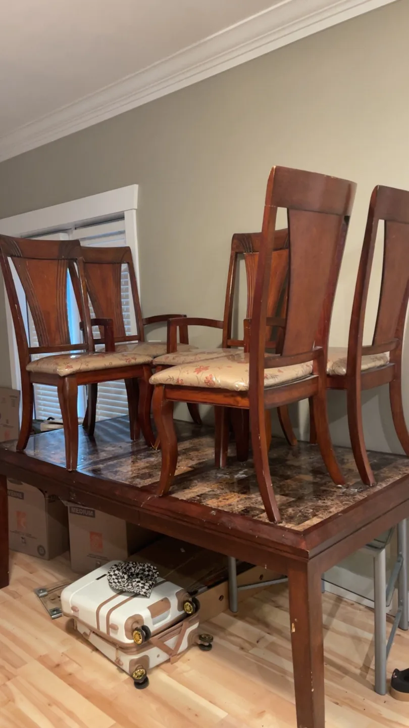 Dining Table and 5 Chairs Set thumbnail