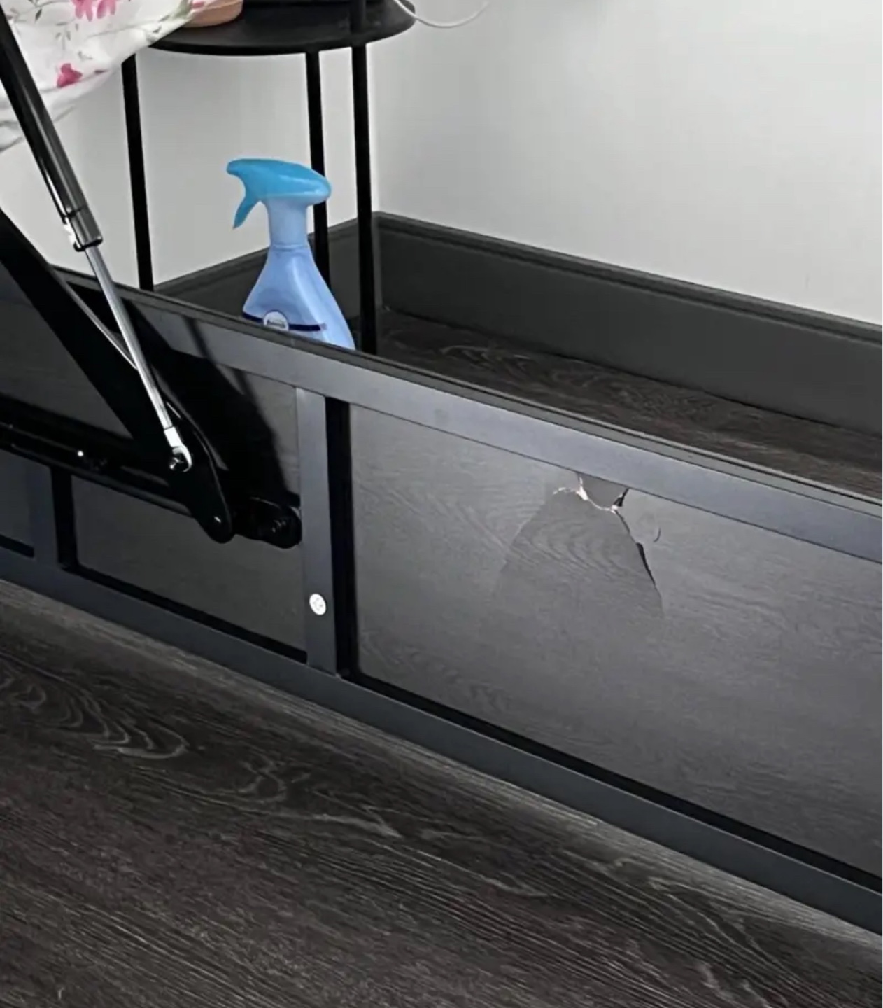 Full Sized mattress & Hydraulic Lift Storage Bed Frame - photo 5