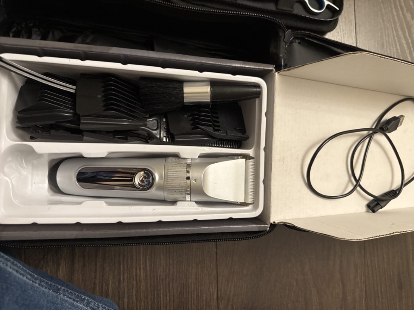 Professional Rechargeable Hair Clipper Kit with Accessories - photo 3